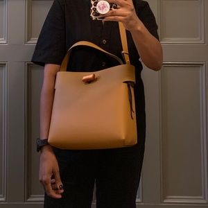 Lookslikesummer Large Gaia top handle tote bag camel color